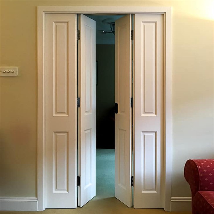 Smooth White Small Pine Bifold Closet Door factory