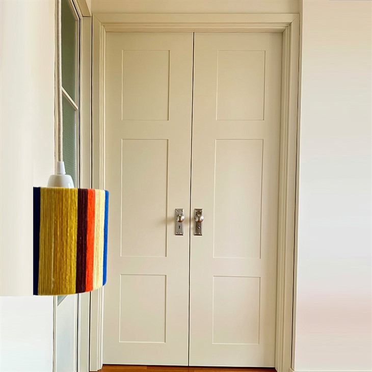 Smooth White Small Pine Bifold Closet Door suppliers